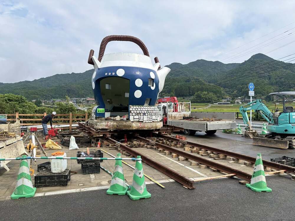 吉田焼の急須 重量物移動工事 - 家を動かす佐賀の建設会社｜家ひきの